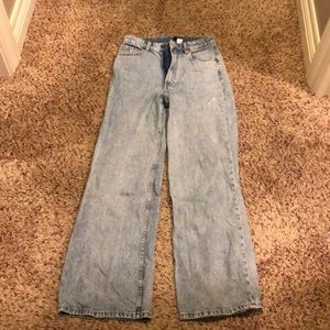 Women’s size 4 loose fit Divided jeans from H &M